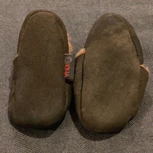 Nui Shoes - My fav newborn mocs: Nui Kina Lamb booties Nui Shoes - My fav newborn mocs: Nui Kina Lamb booties